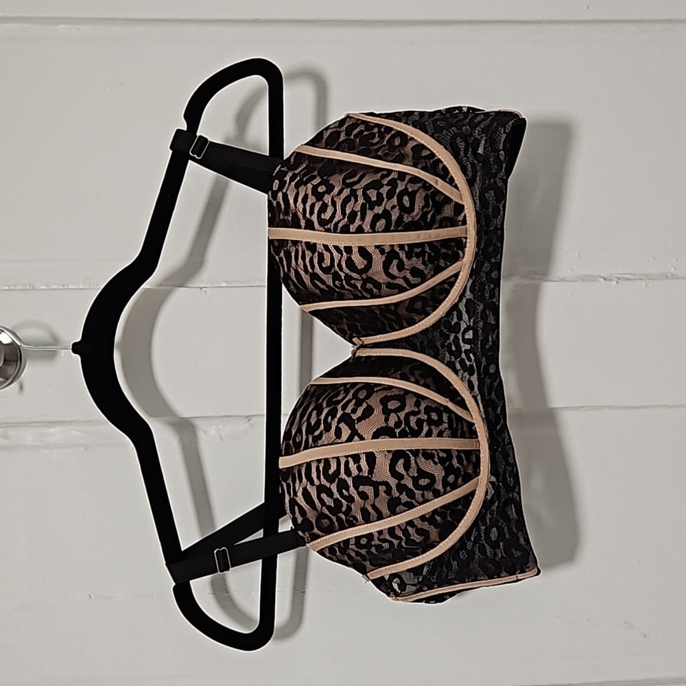 Unbranded bra, European sizing 95E, US sizing 38DDD, 38F. Black and beige.